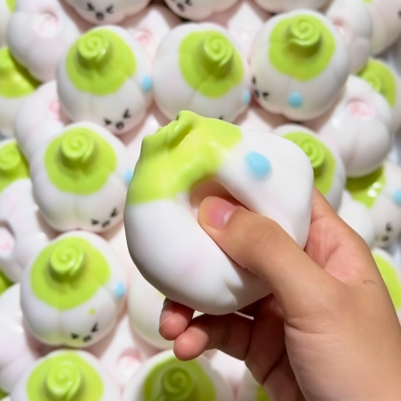 かわいい絵文字のニンニク ﻿ スクイッシー ストレスボール  - Novelty Gifts のレビューと価格